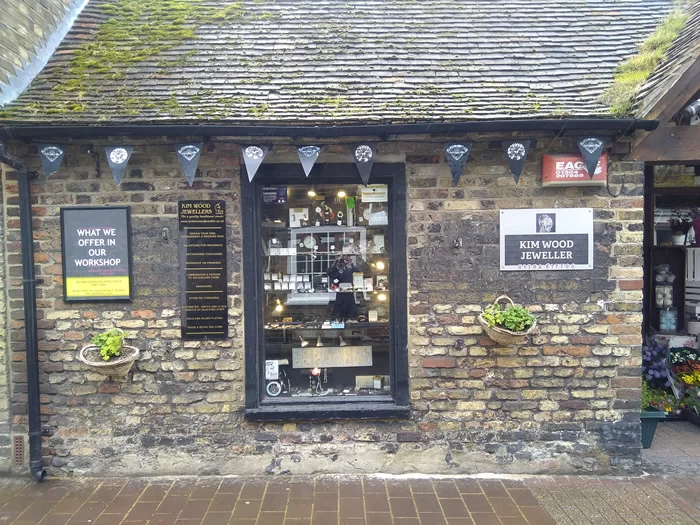 shop front2 e7378d6d