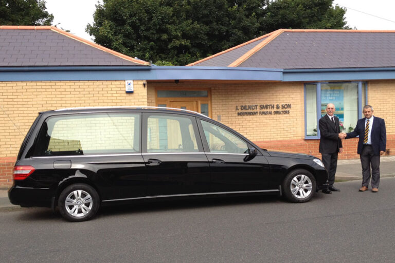 gallery new mercedes hearse aug12 768x512