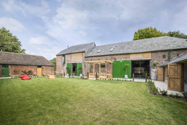 roseyard buildings and garden 1024x683 1 768x512