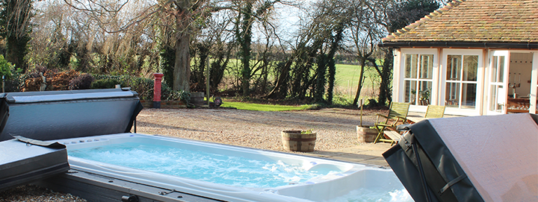 pool032home 768x289